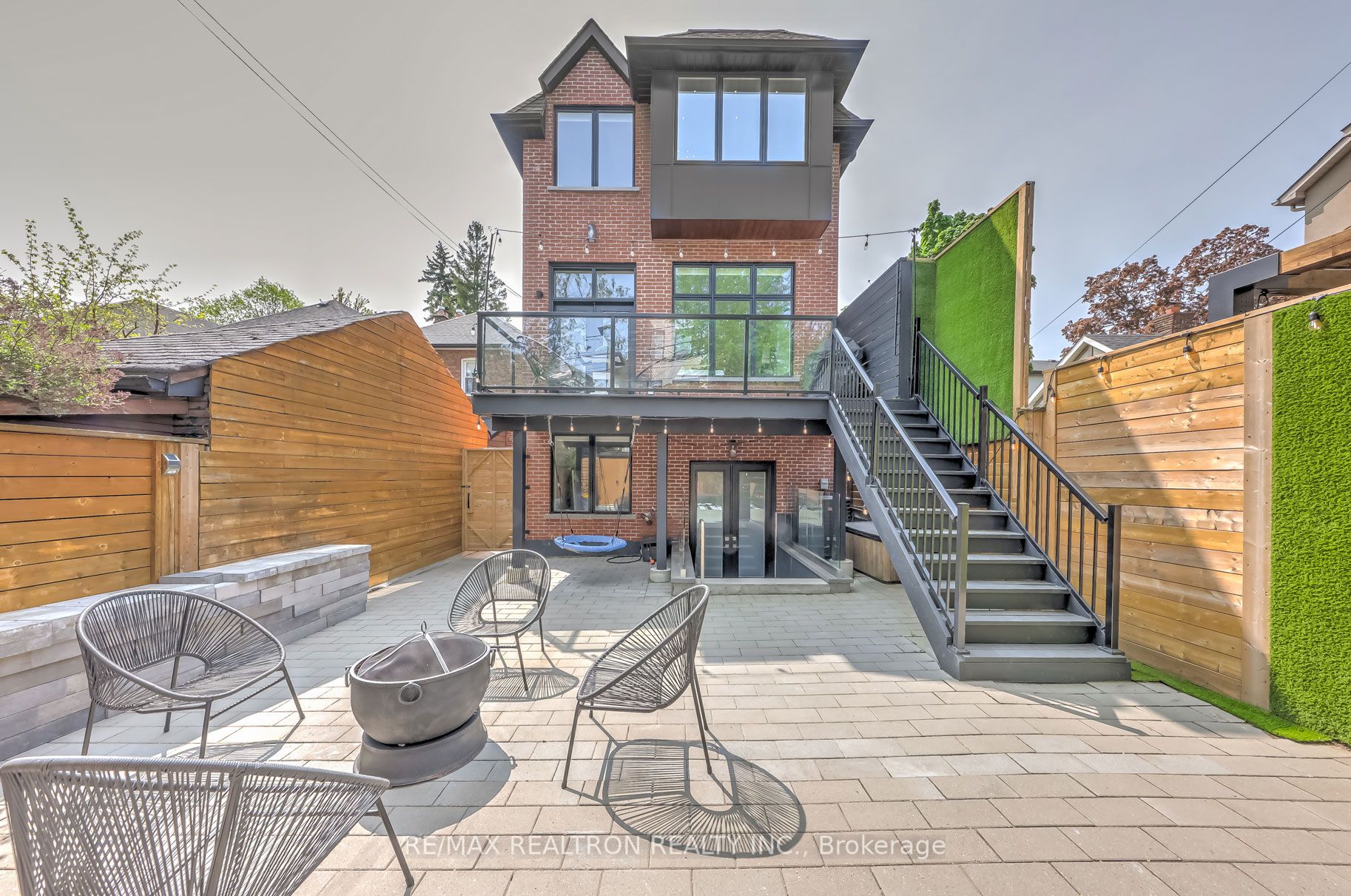 100 Roe Ave