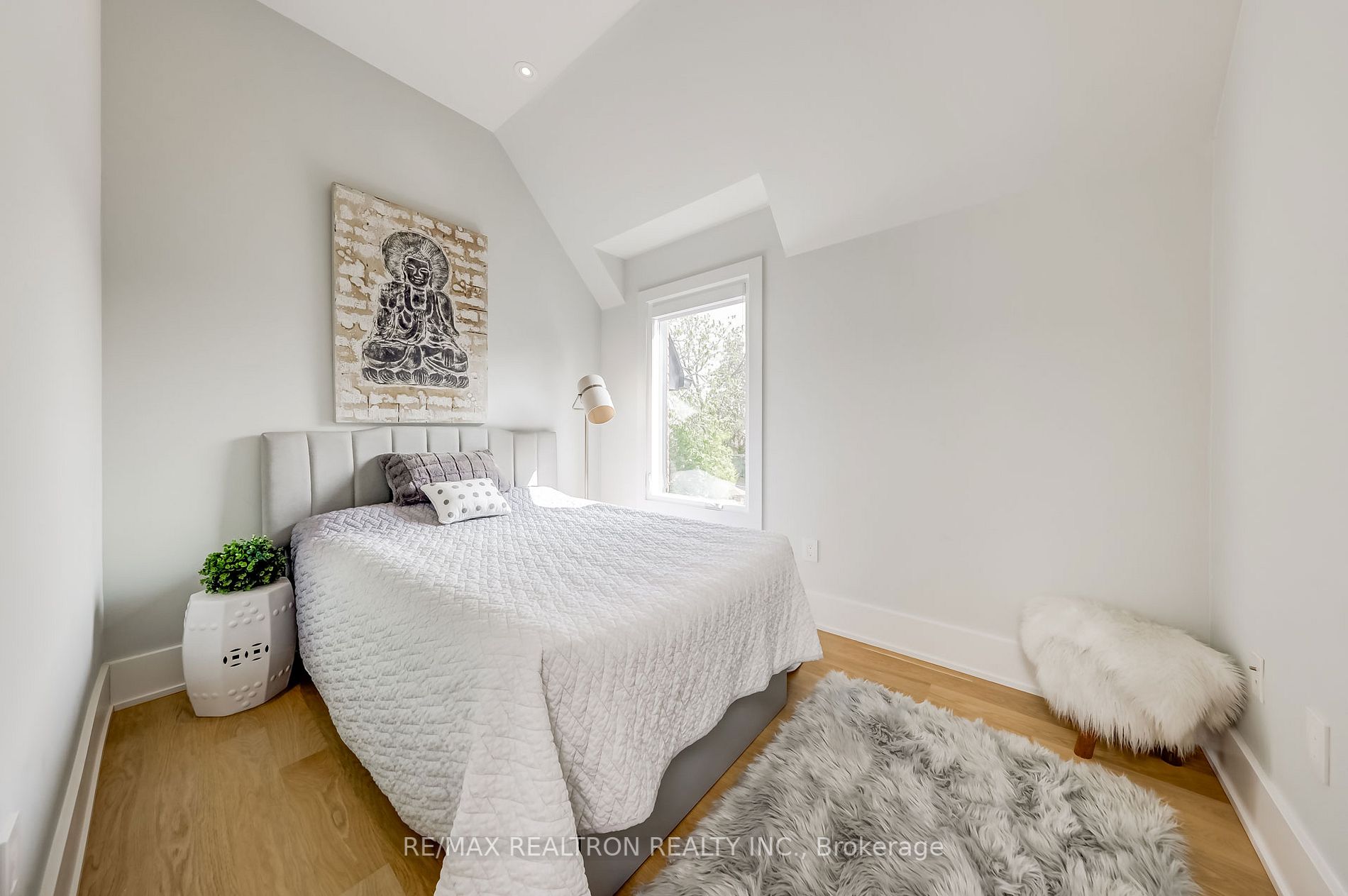 100 Roe Ave