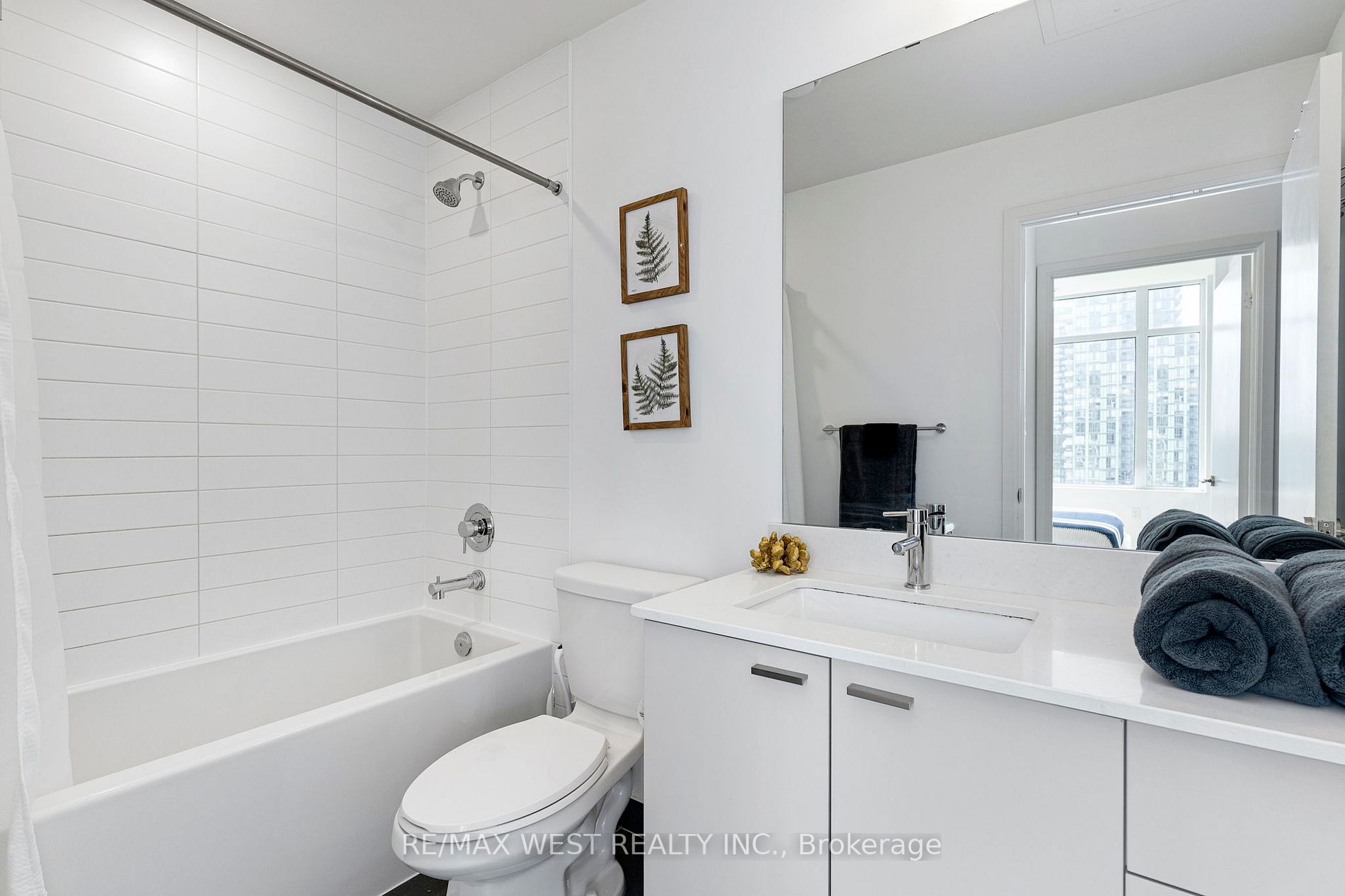 576 Front St W, #806E