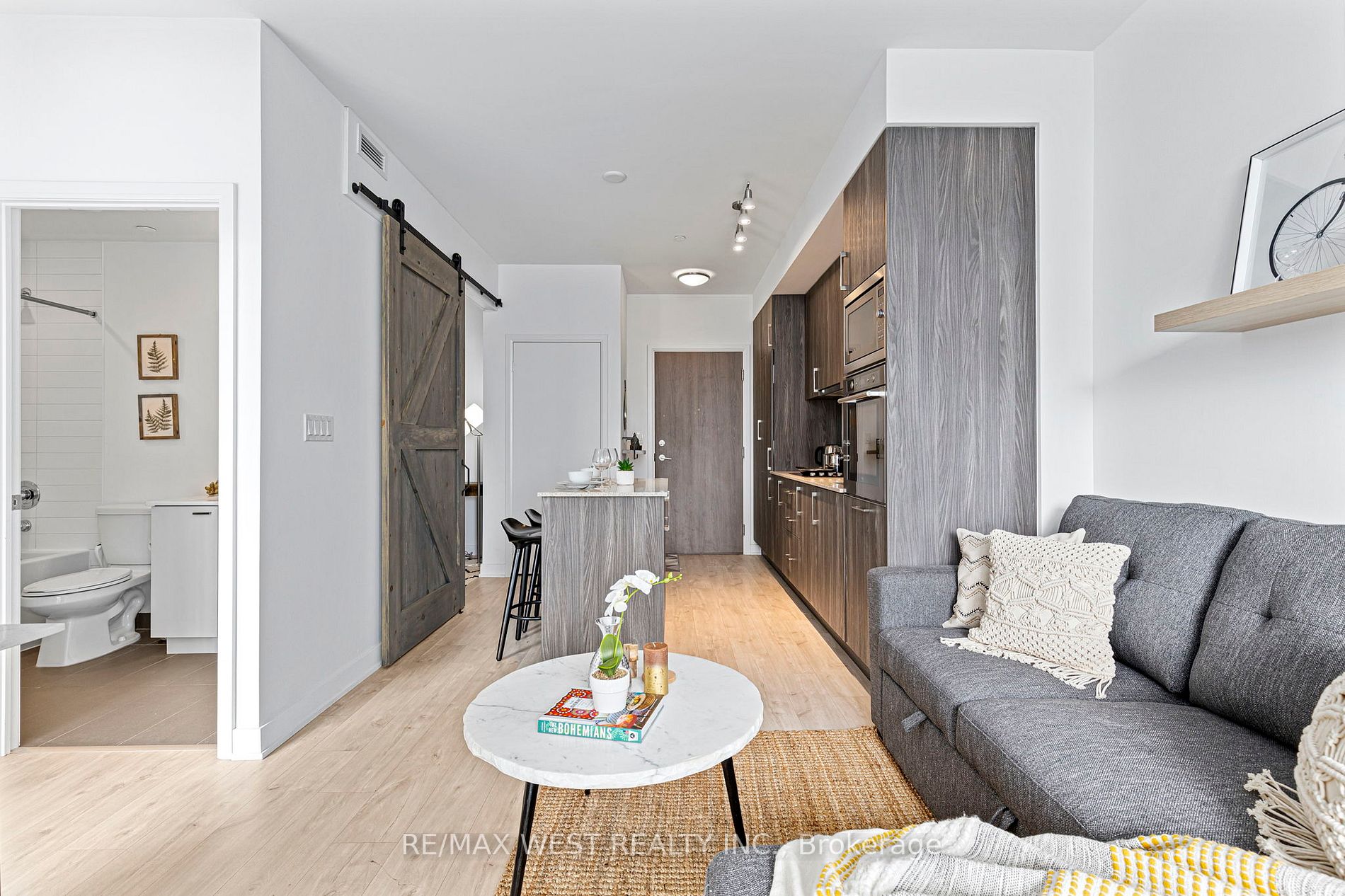 576 Front St W, #806E
