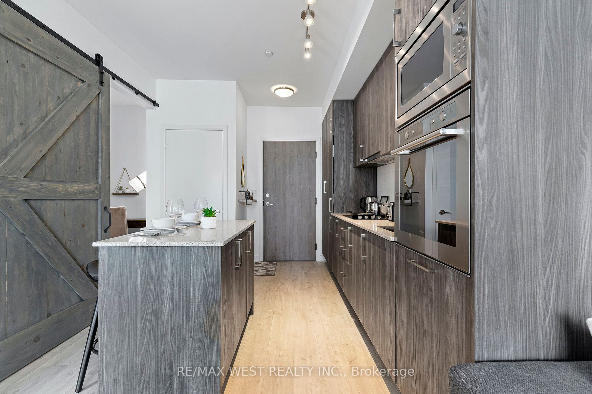 576 Front St W, #806E