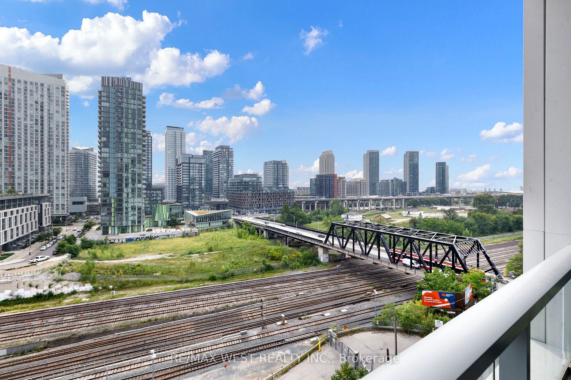 576 Front St W, #806E