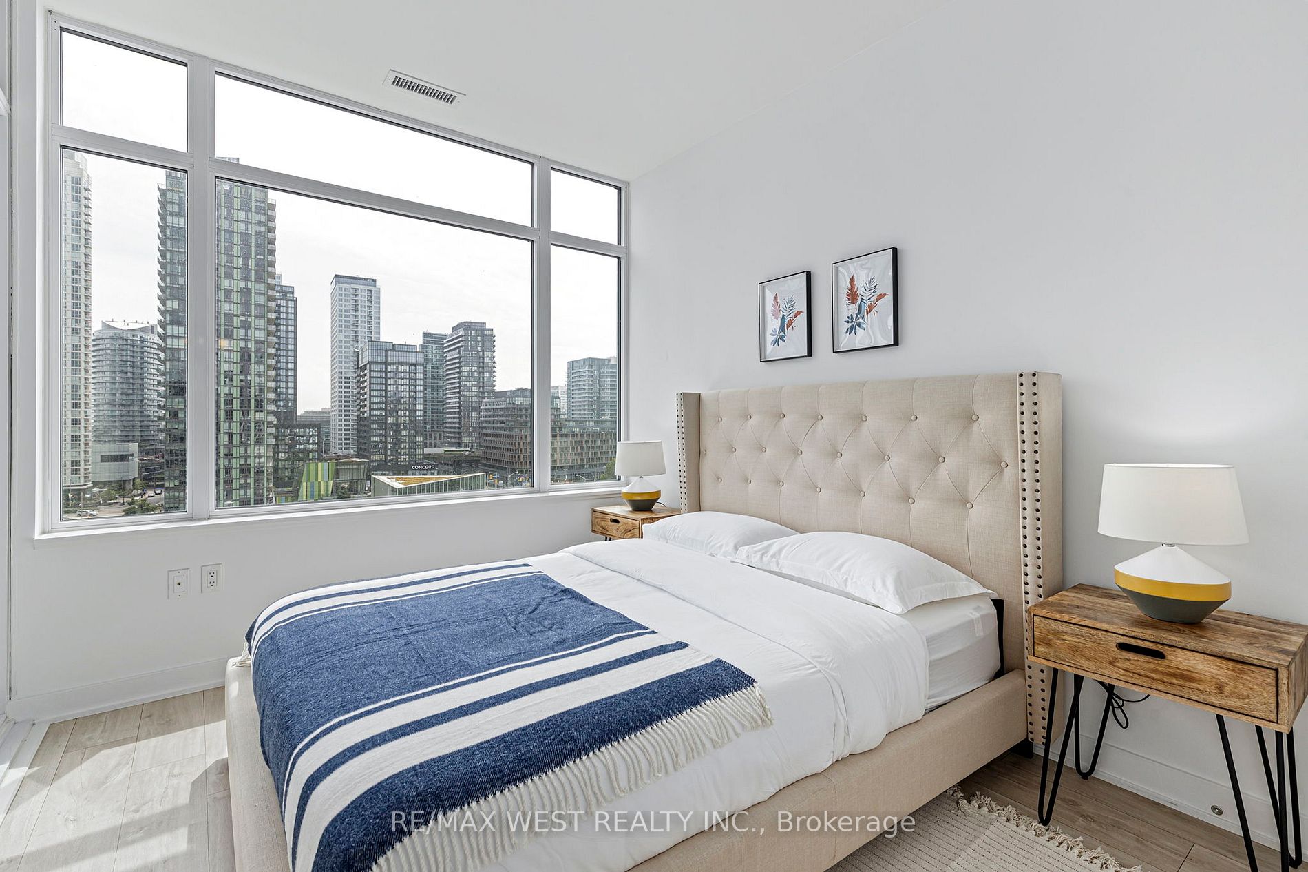 576 Front St W, #806E
