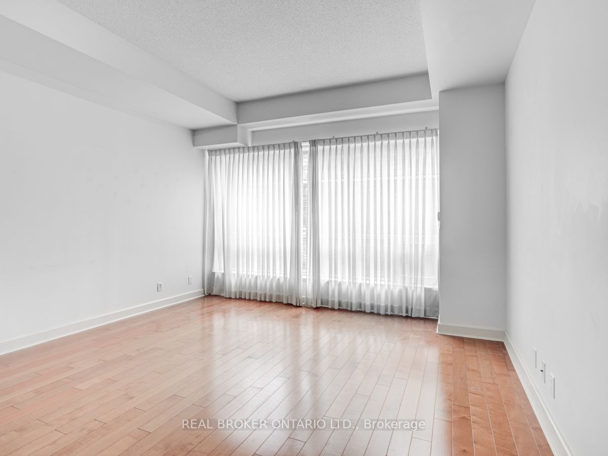 350 Wellington St W, #215