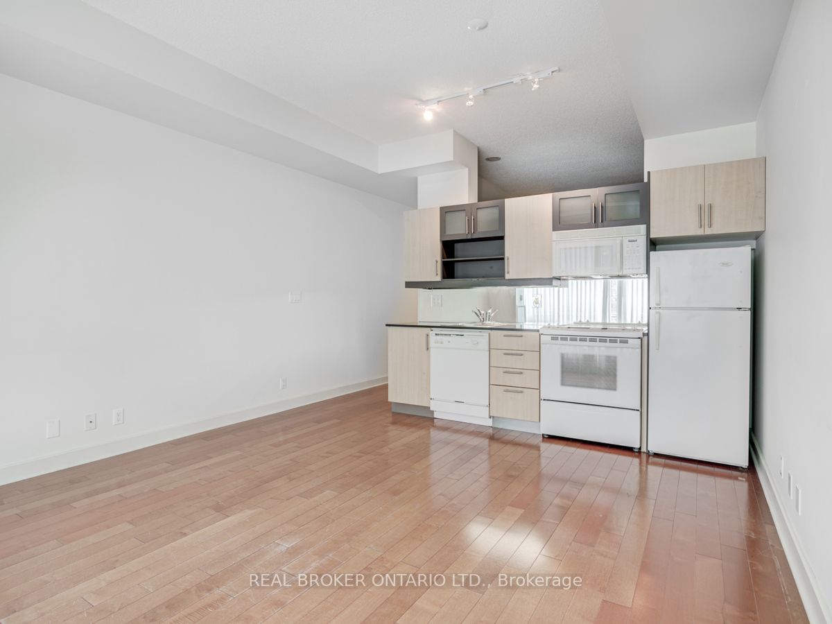 350 Wellington St W, #215