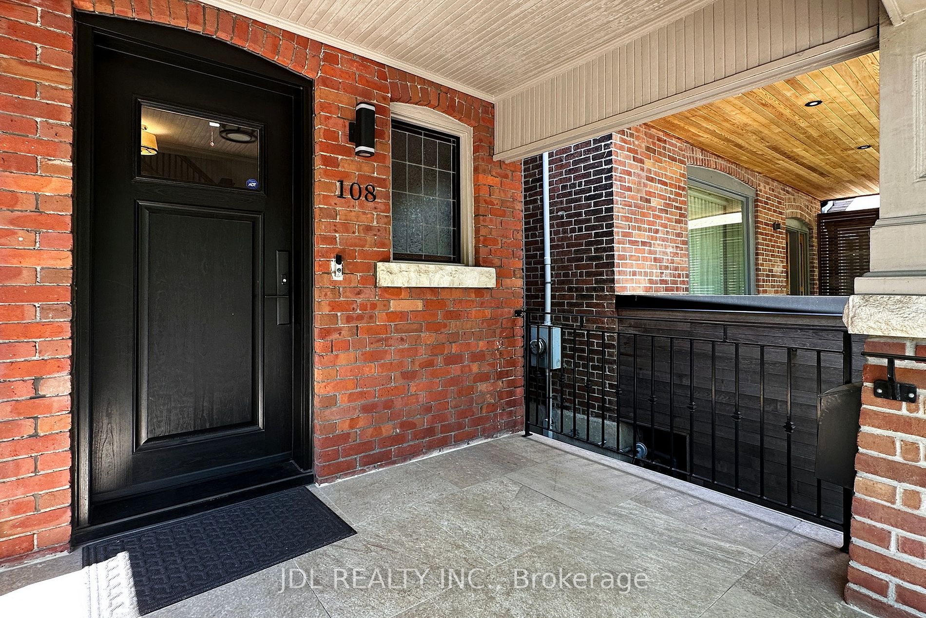 108 Hilton Ave