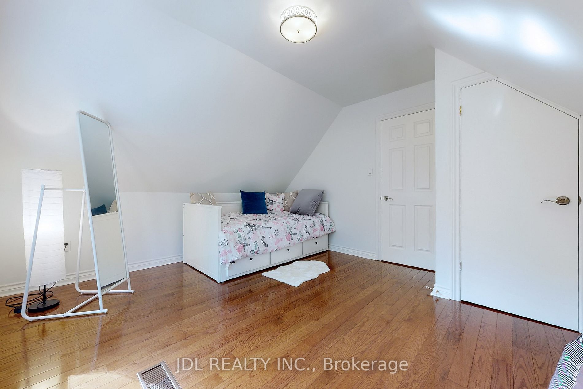 108 Hilton Ave