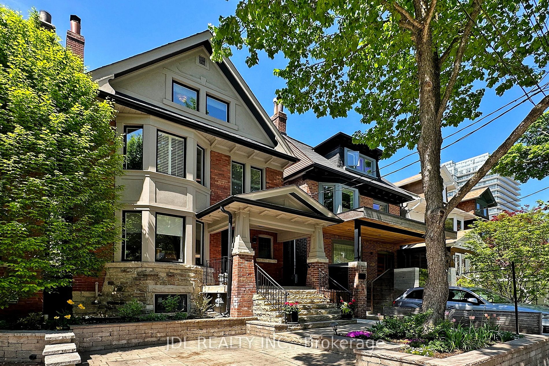 108 Hilton Ave