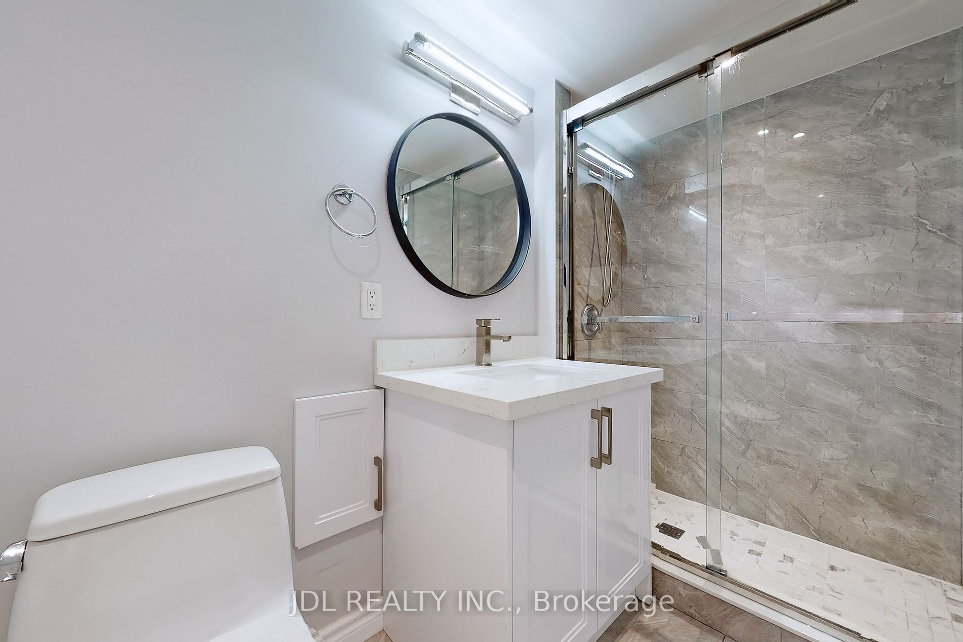 108 Hilton Ave