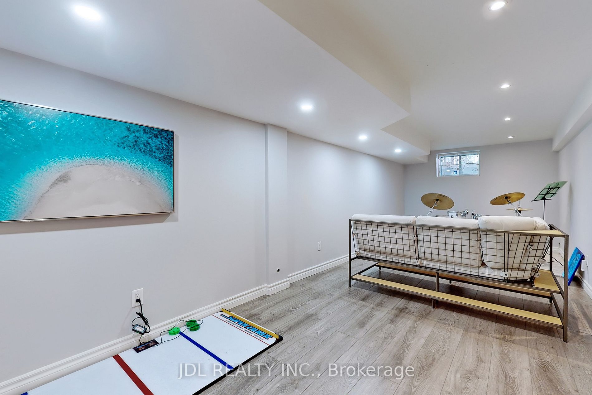 108 Hilton Ave