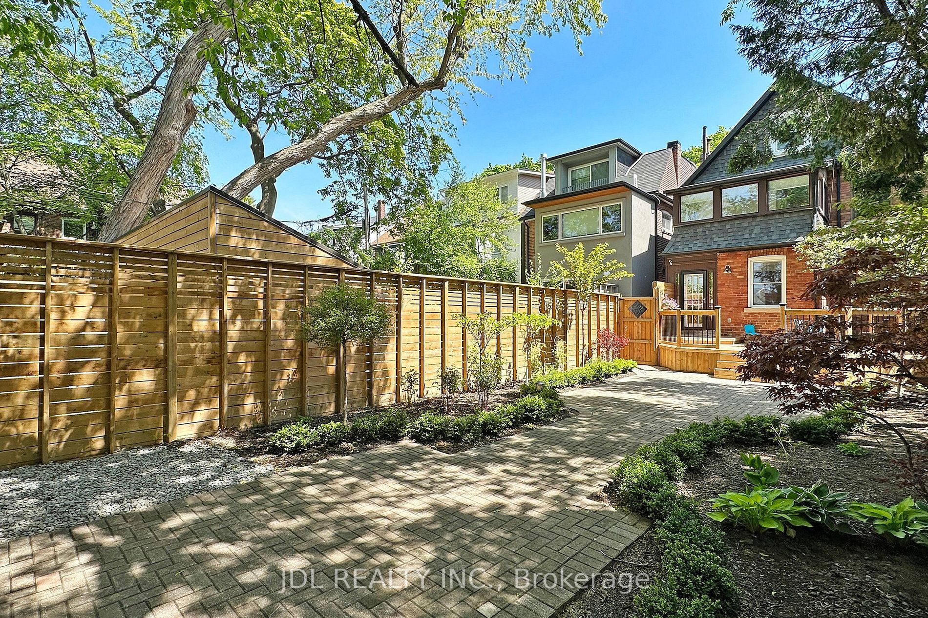 108 Hilton Ave