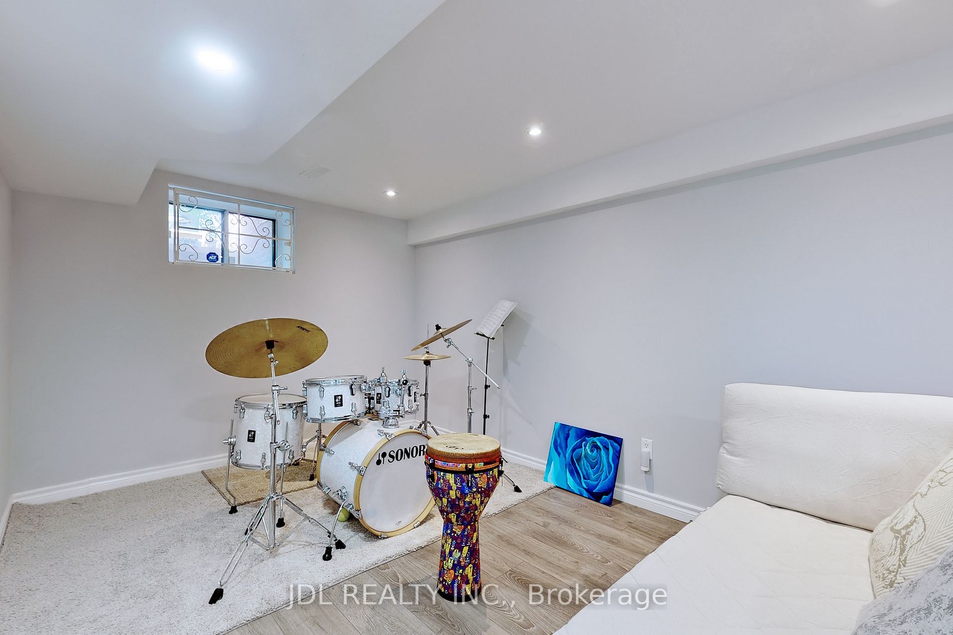 108 Hilton Ave