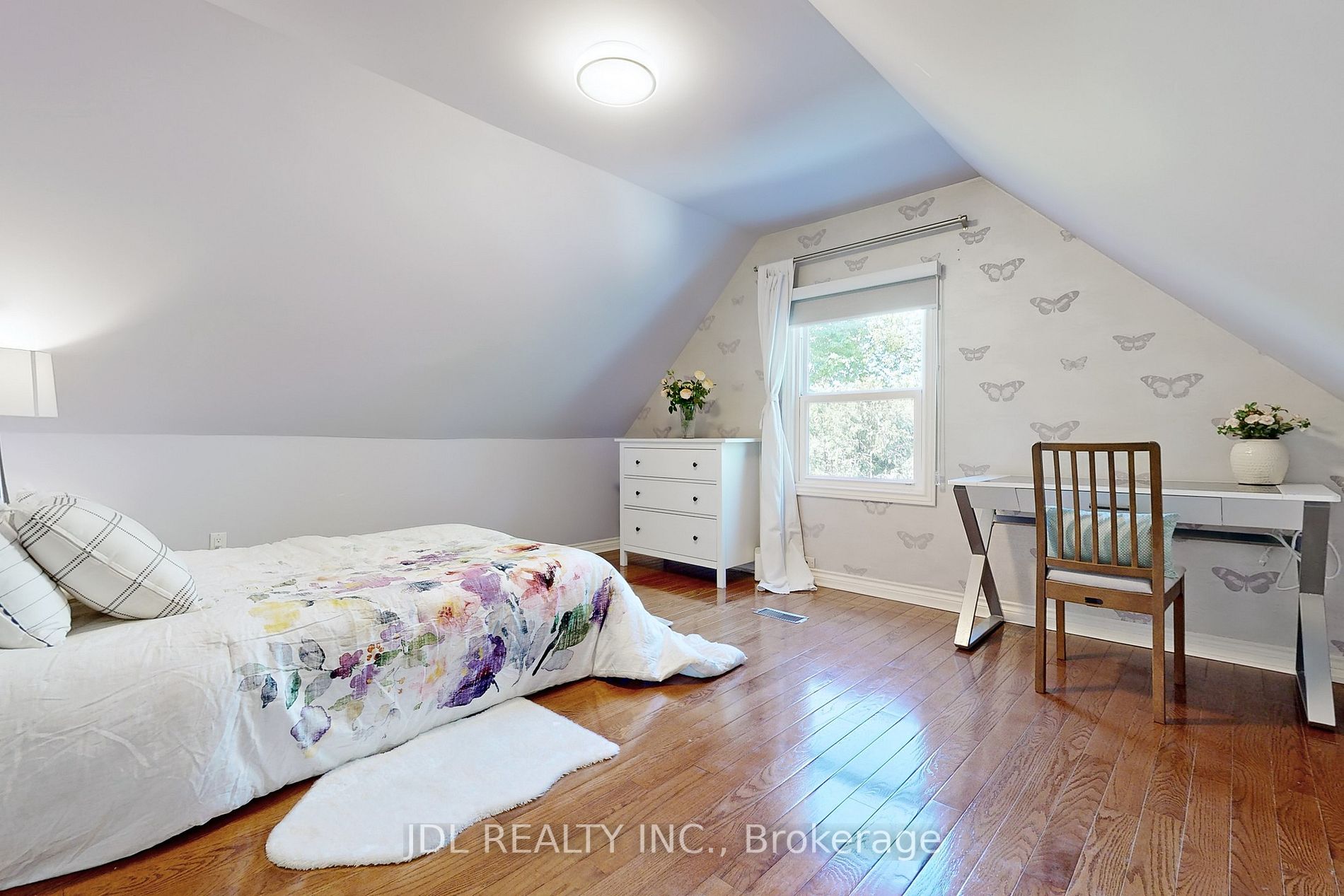 108 Hilton Ave