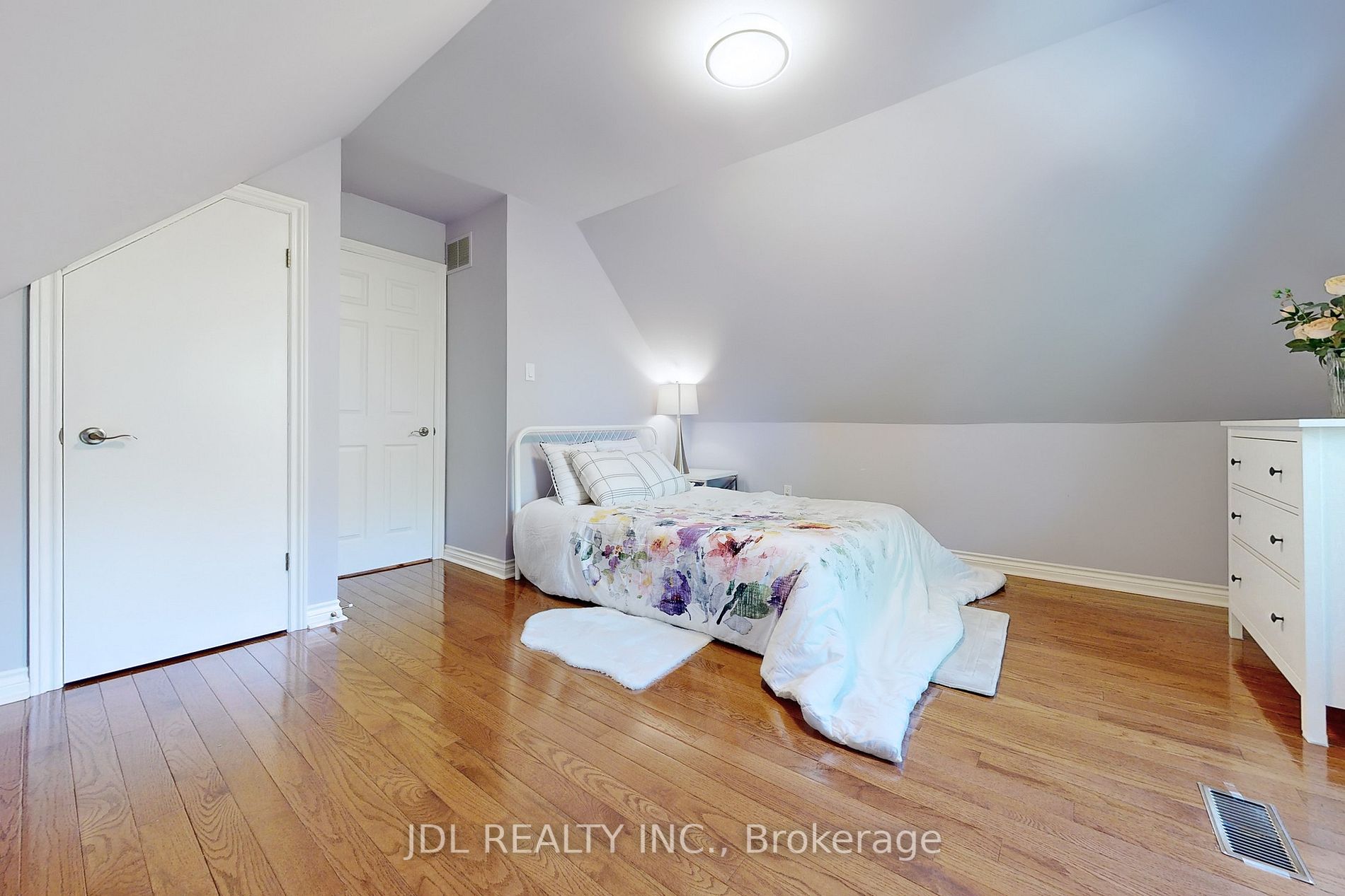108 Hilton Ave