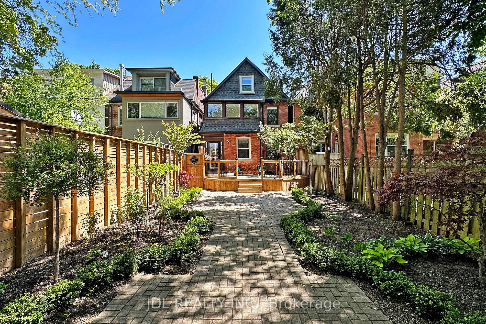 108 Hilton Ave