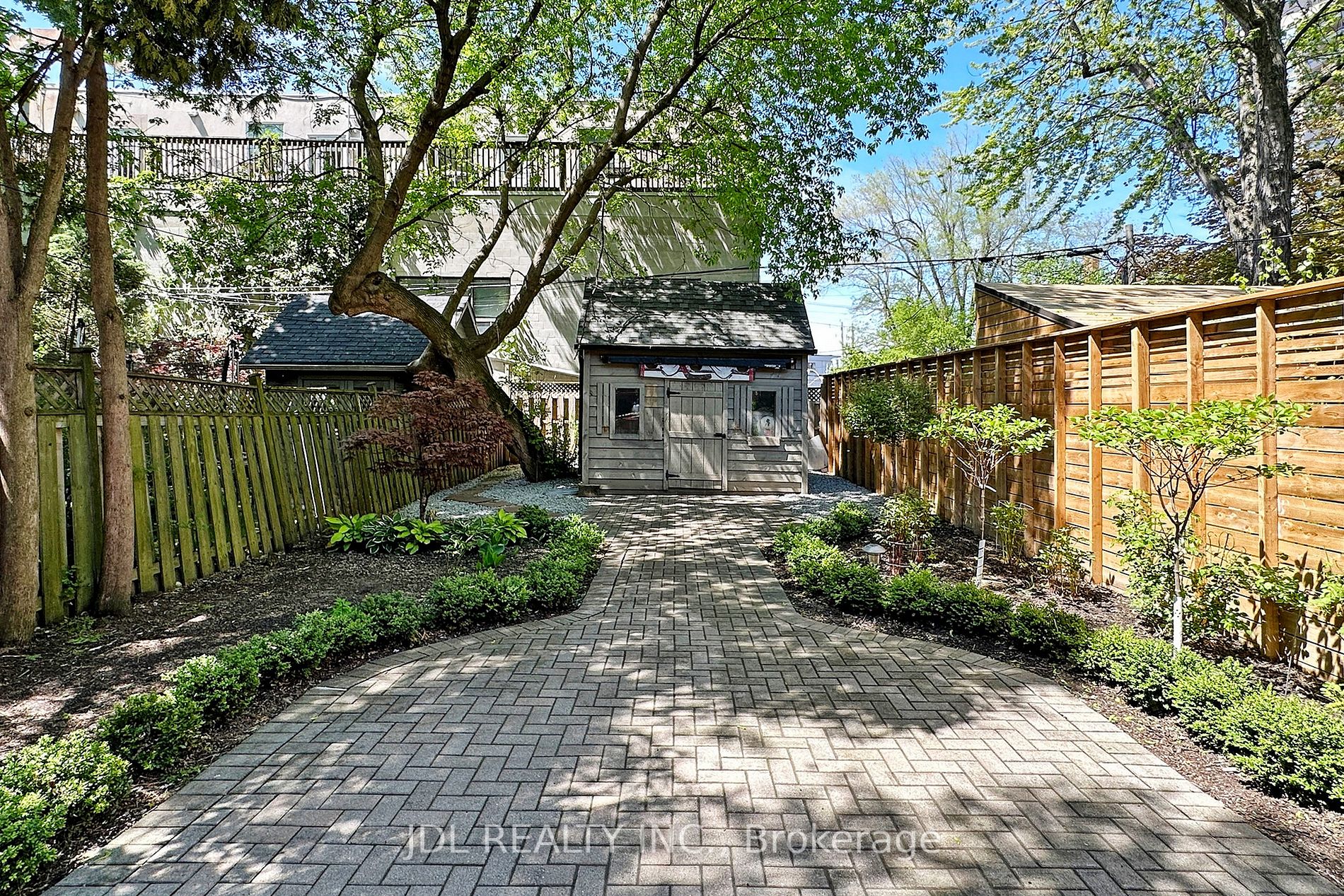 108 Hilton Ave