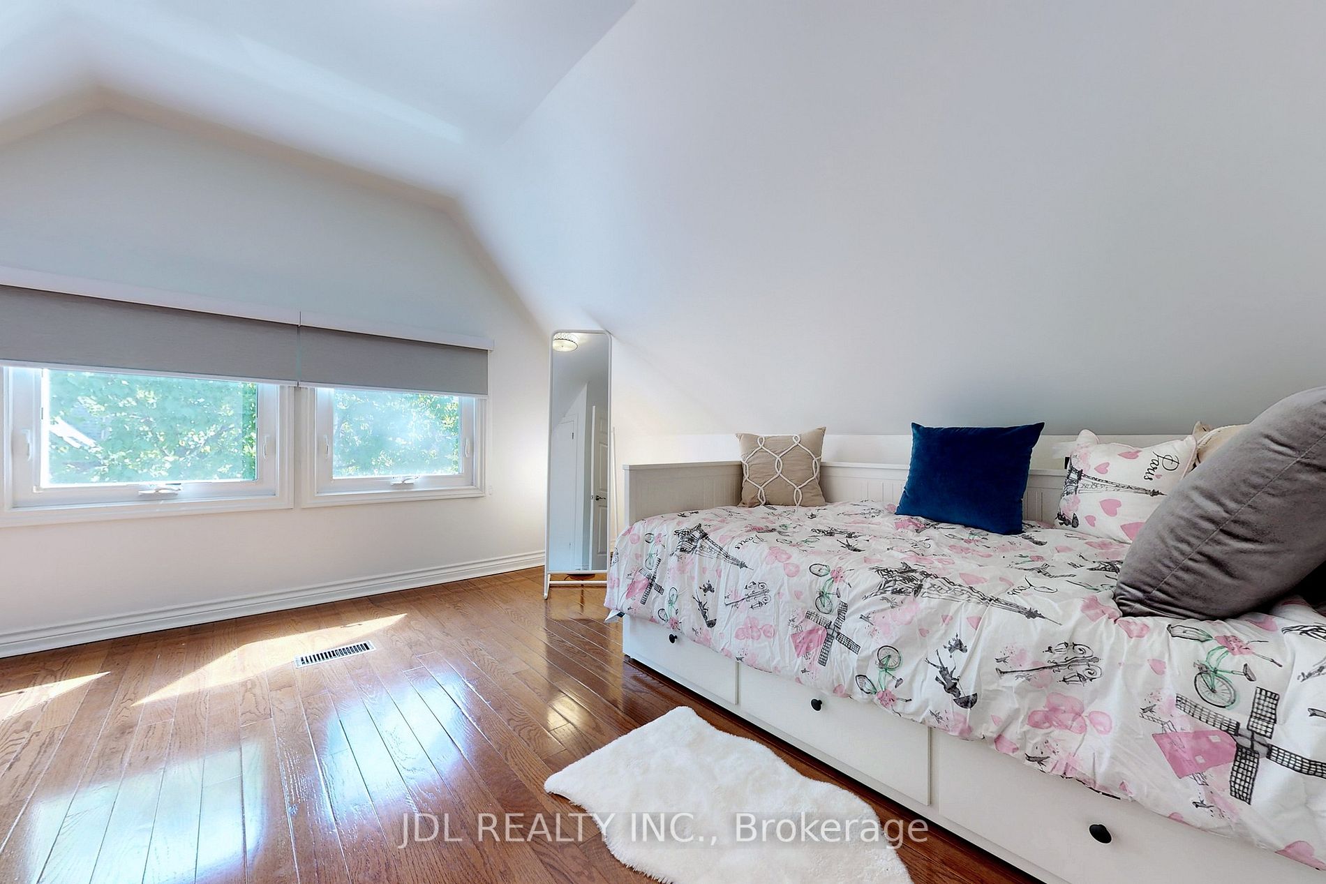 108 Hilton Ave