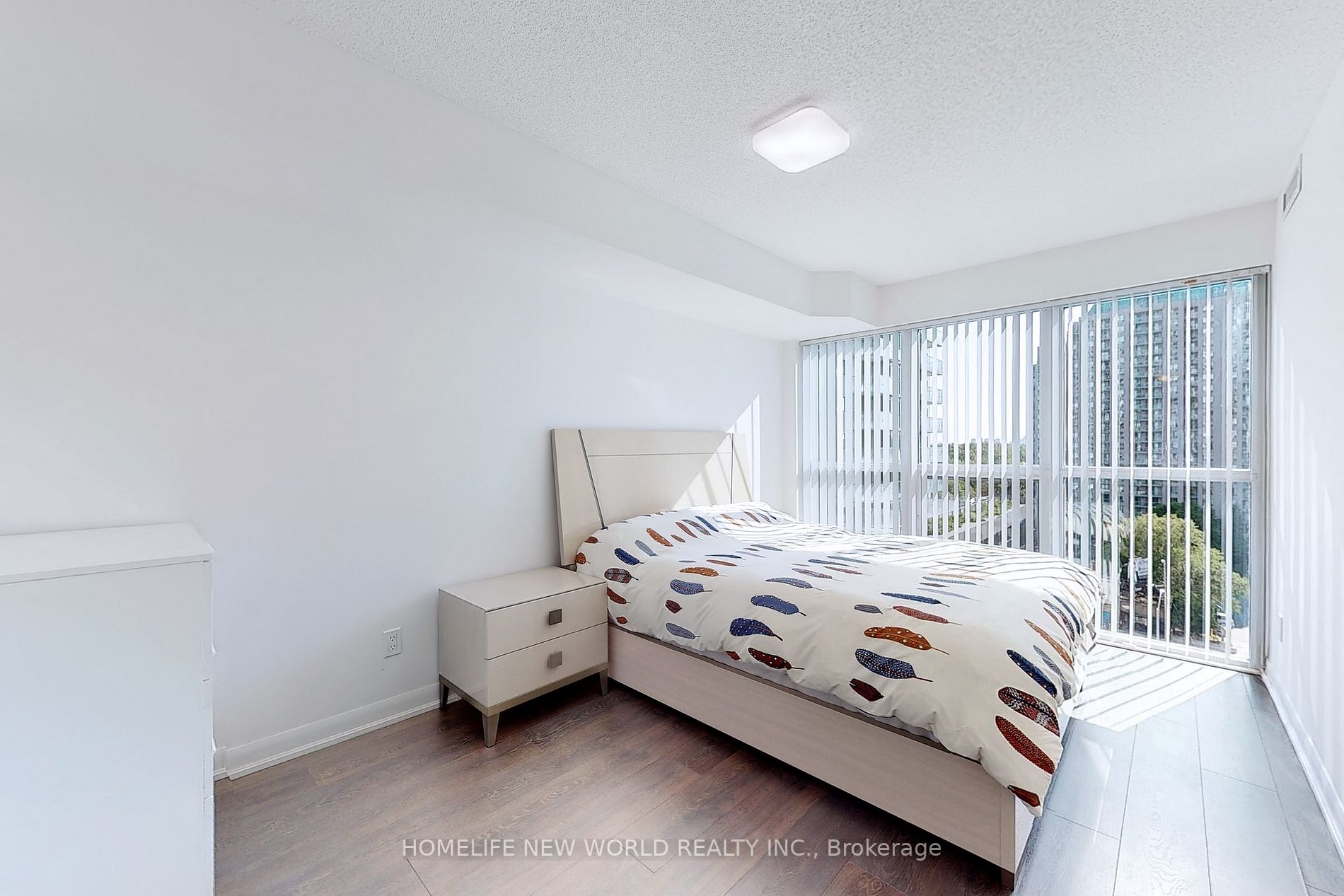 5162 Yonge St, #706