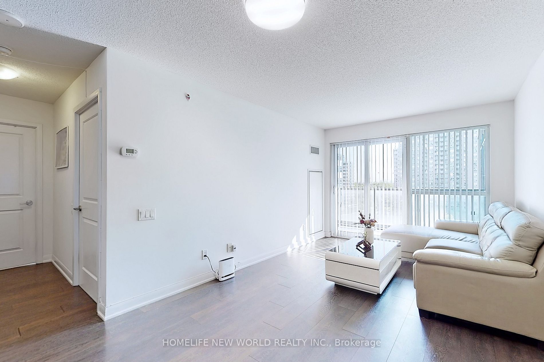 5162 Yonge St, #706