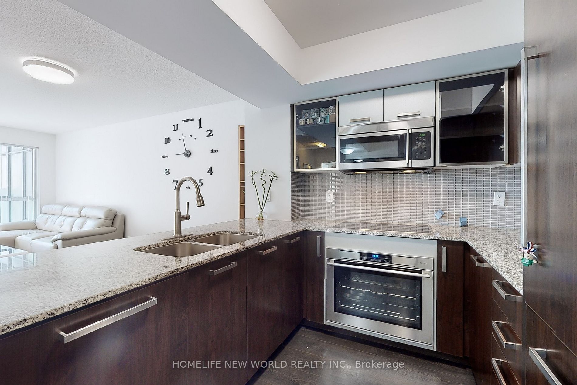5162 Yonge St, #706