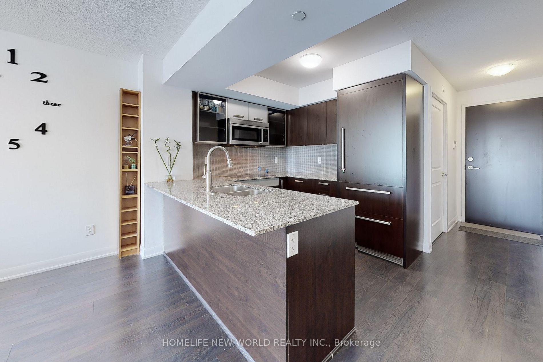 5162 Yonge St, #706