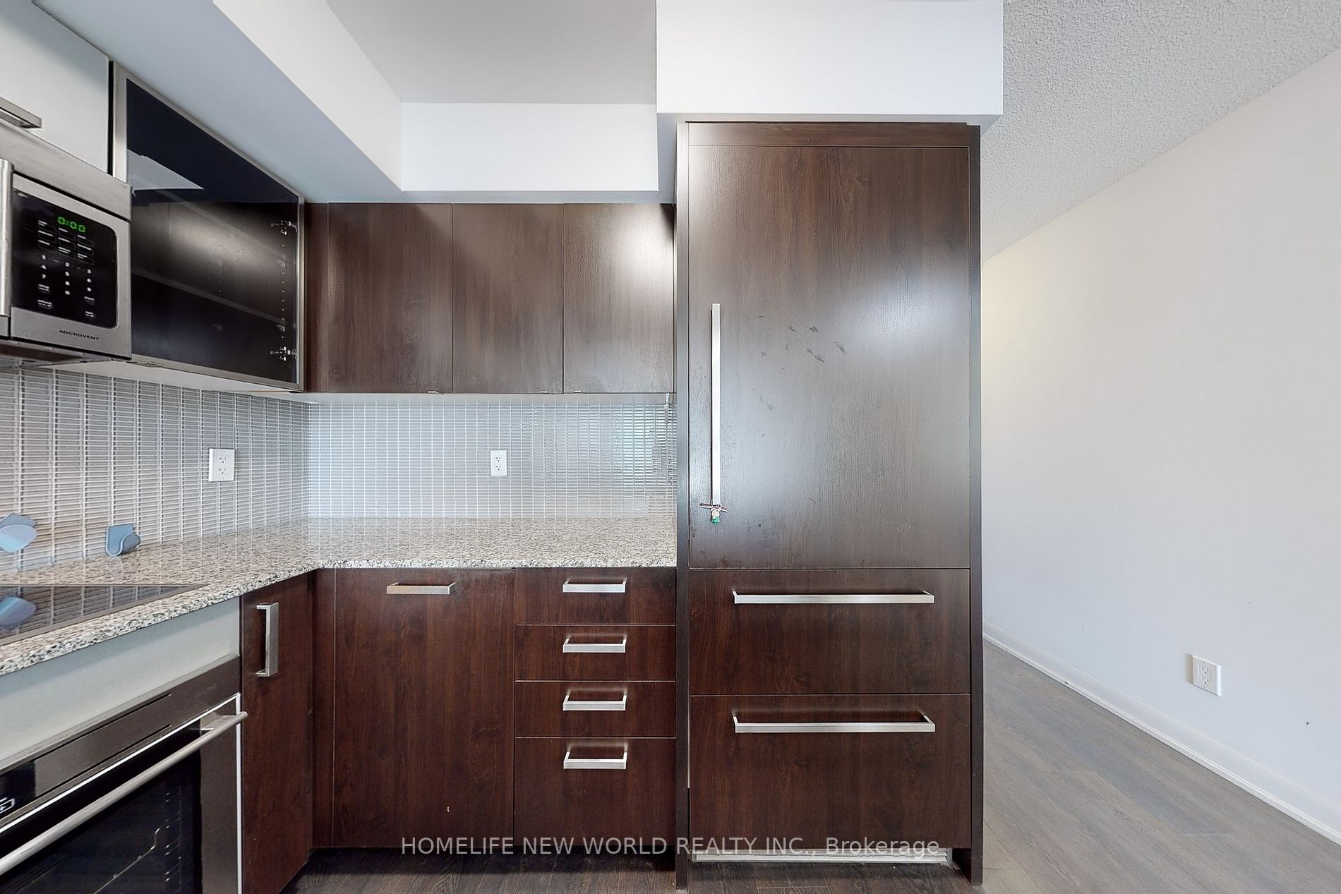 5162 Yonge St, #706