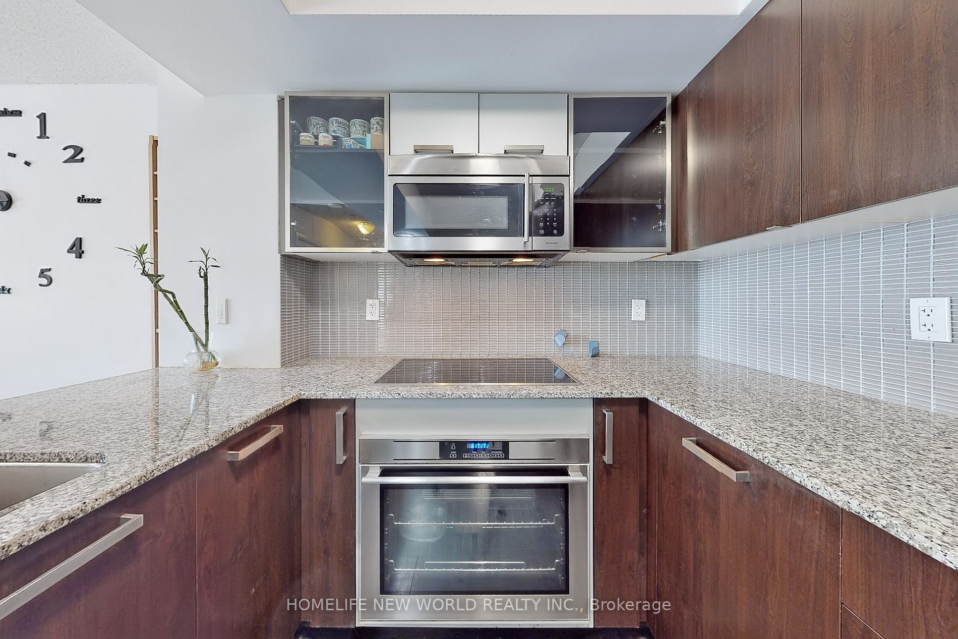 5162 Yonge St, #706