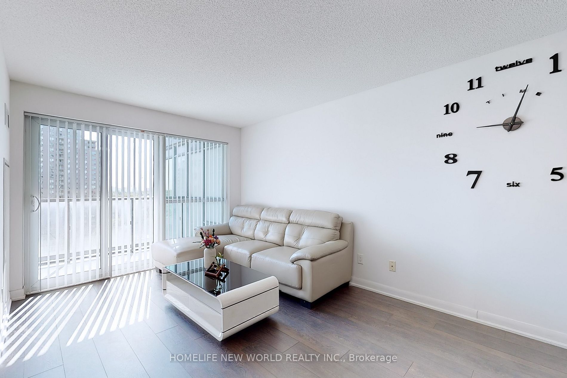 5162 Yonge St, #706