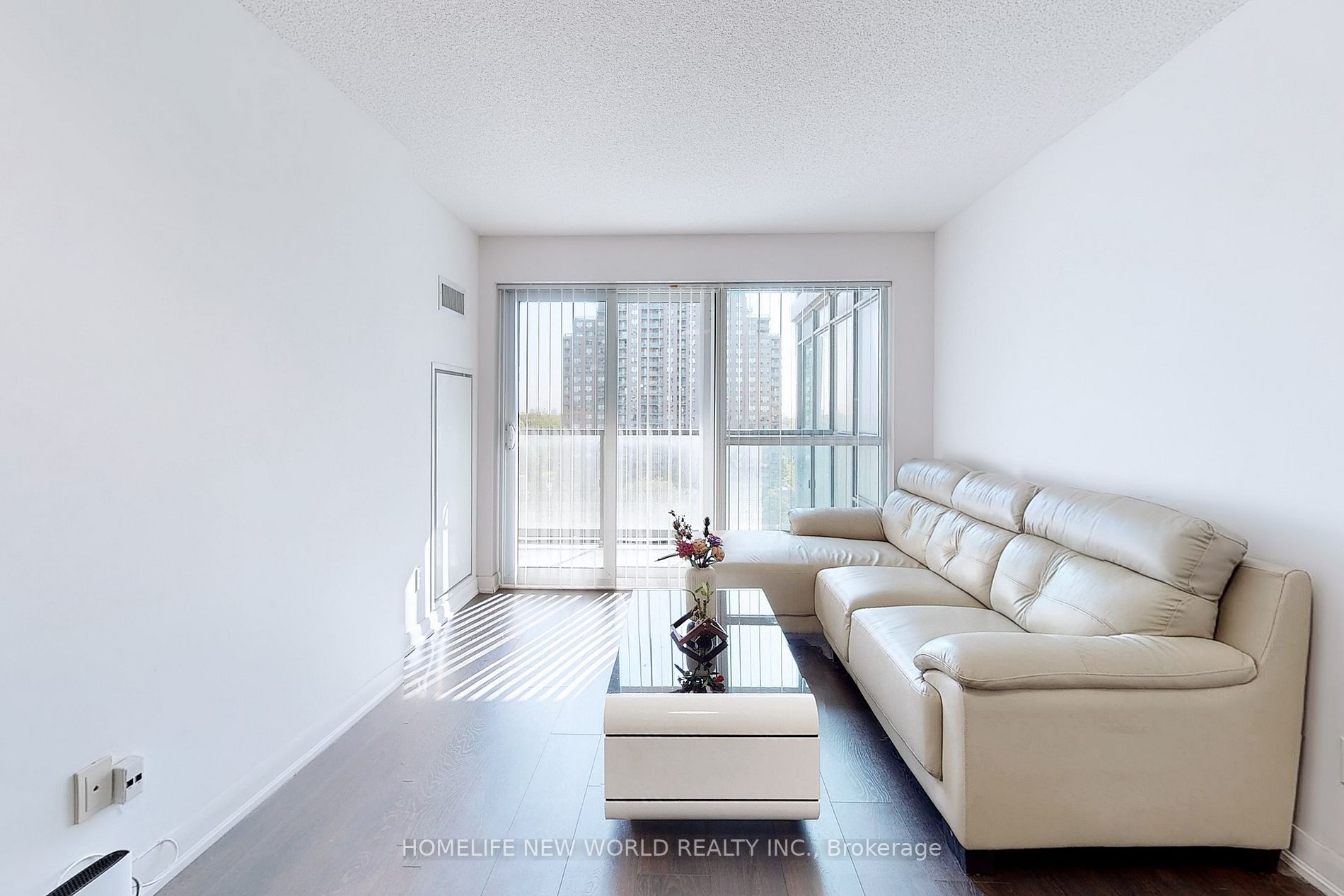 5162 Yonge St, #706