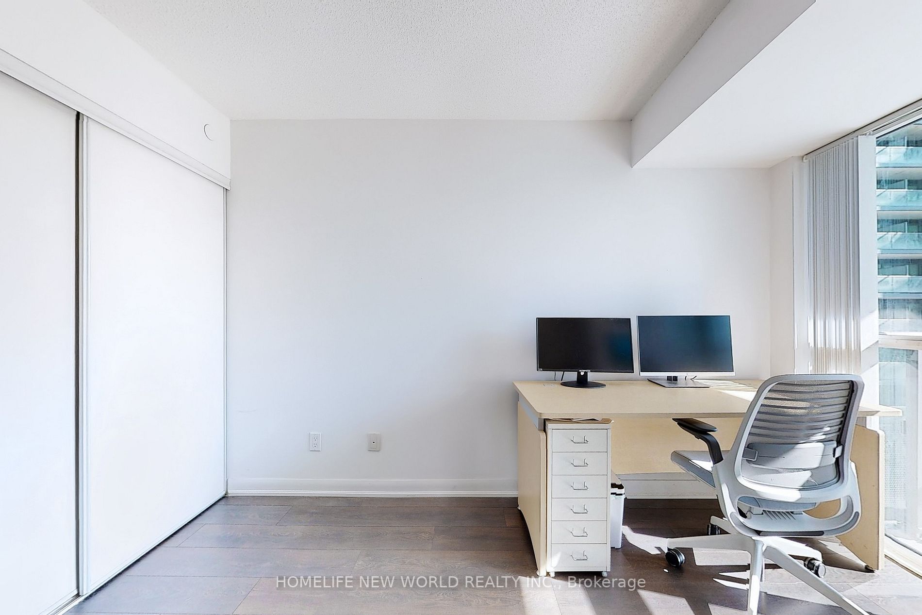 5162 Yonge St, #706