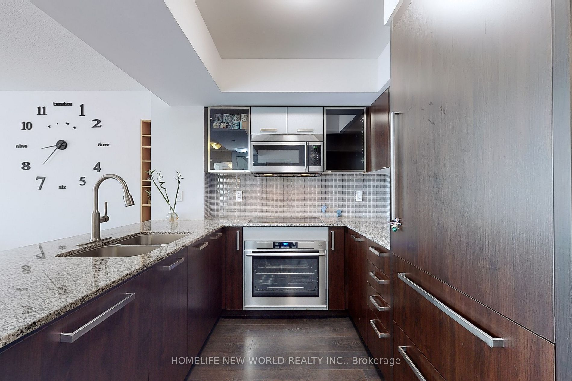 5162 Yonge St, #706