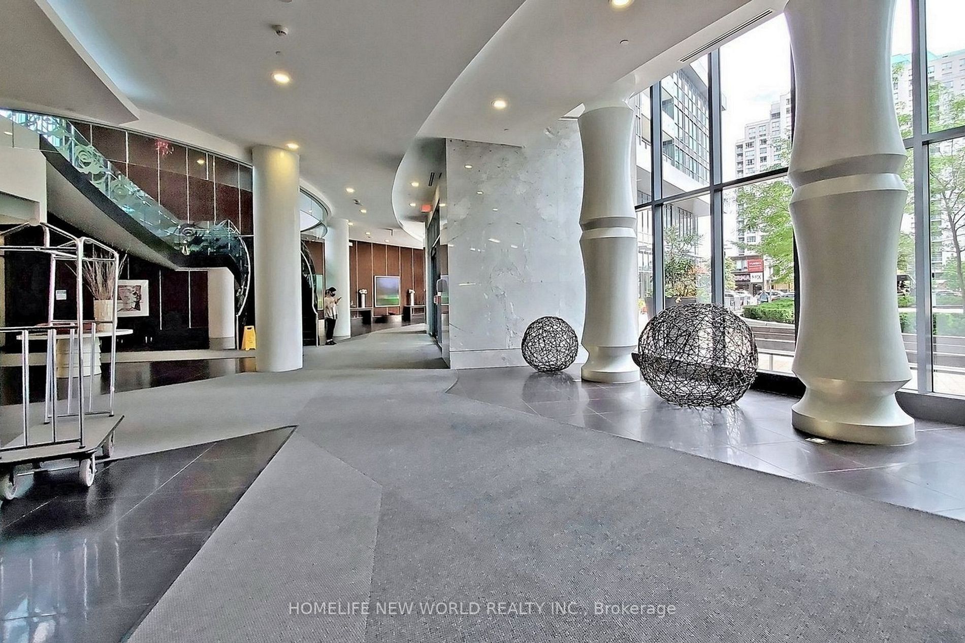 5162 Yonge St, #706