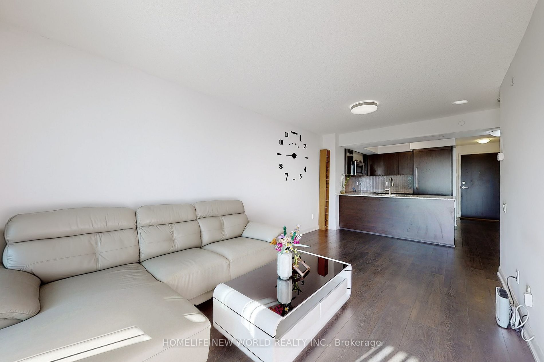 5162 Yonge St, #706