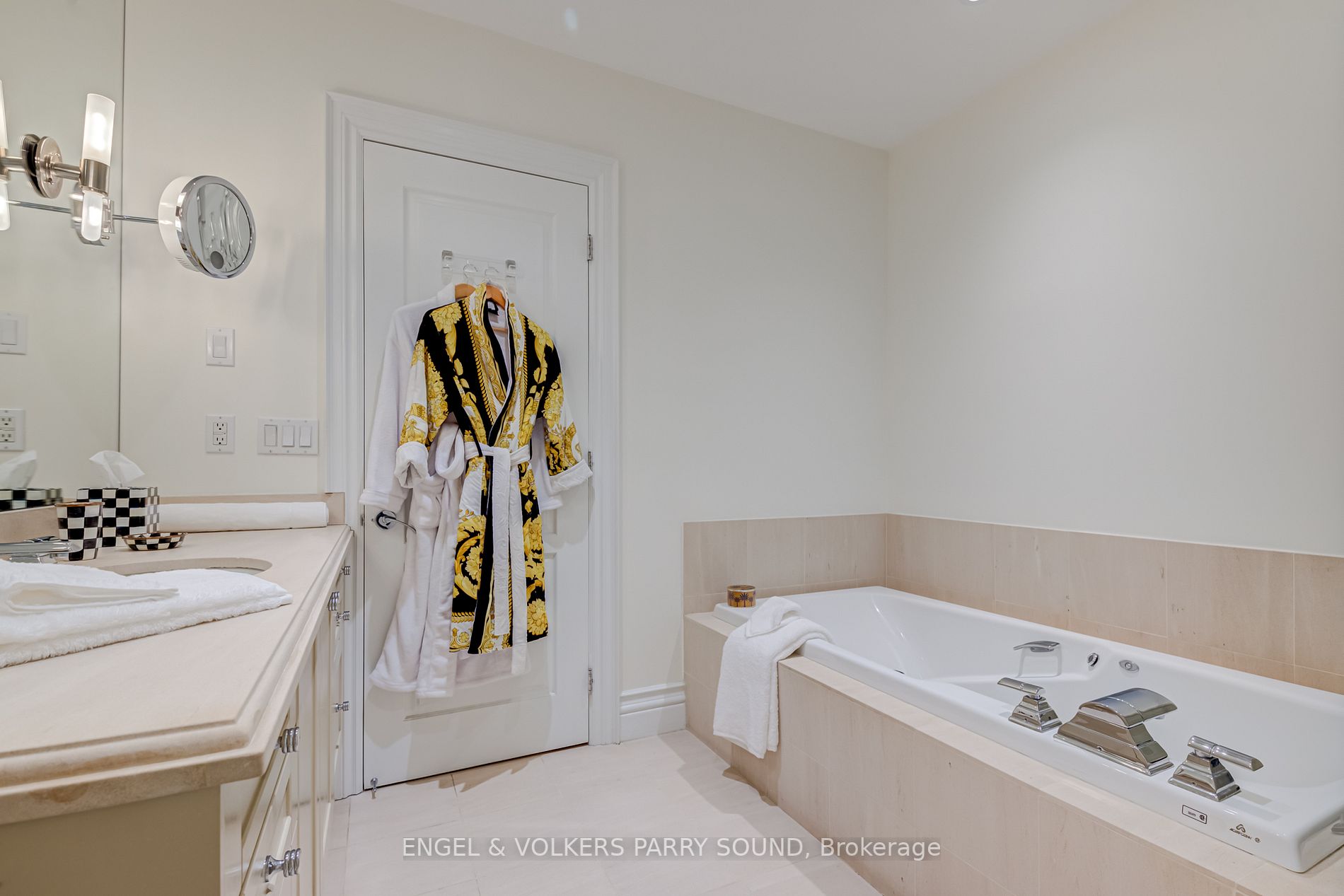 22 St Thomas St, #7C