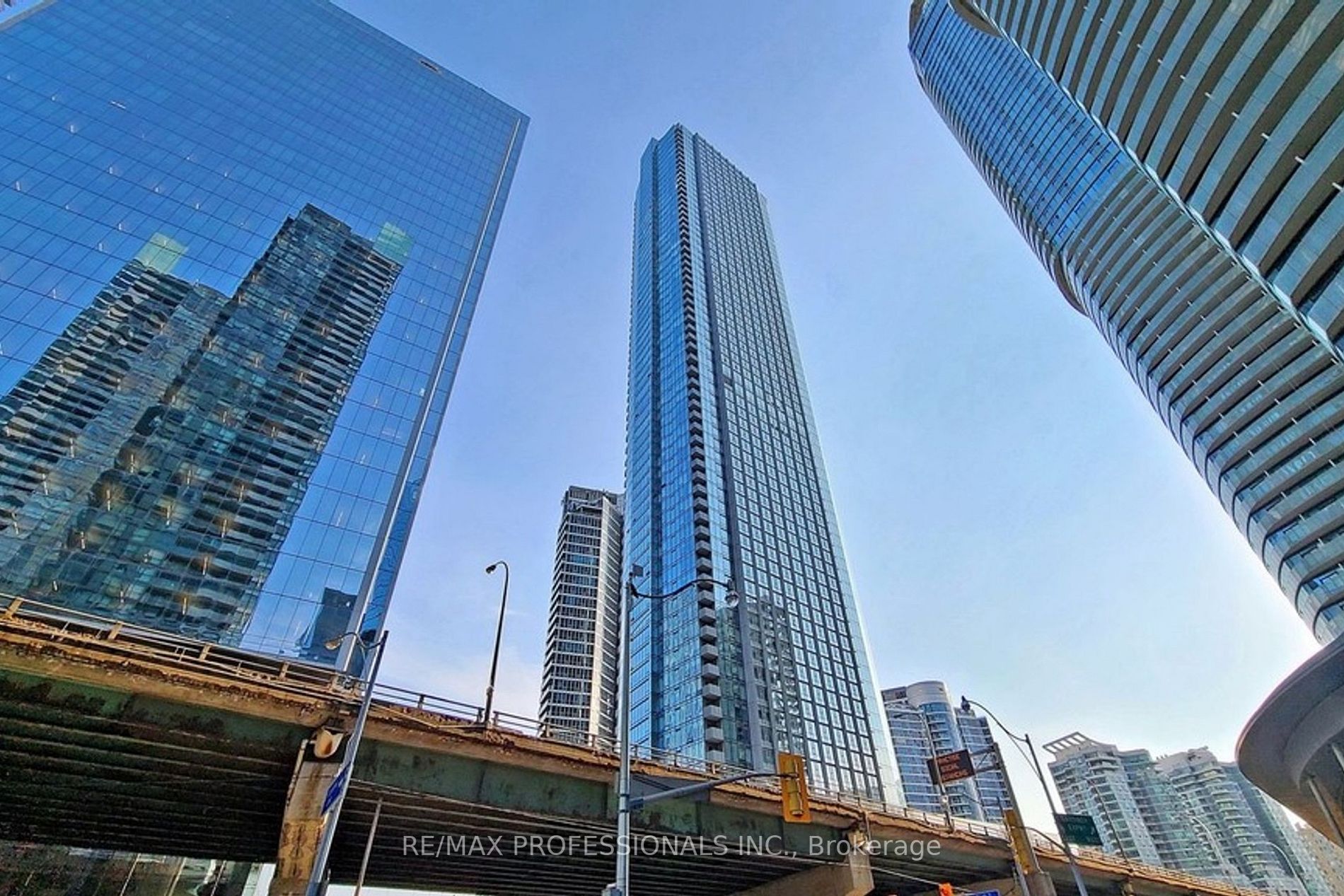 10 York St, #2410