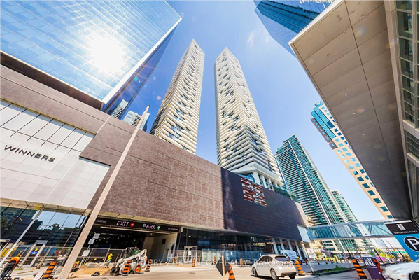 100 Harbour St, Toronto
