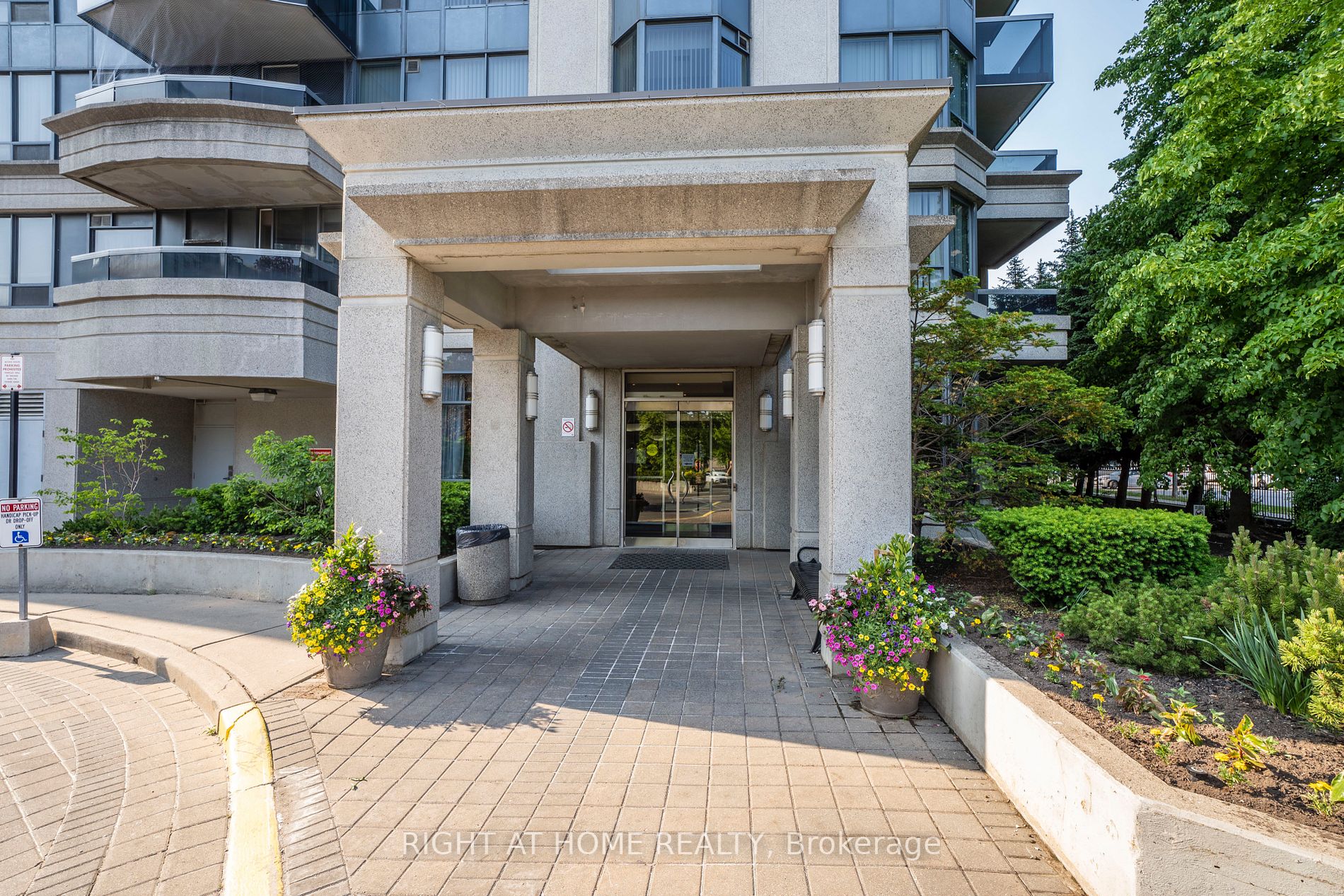 35 Finch Ave E, #Ph 207