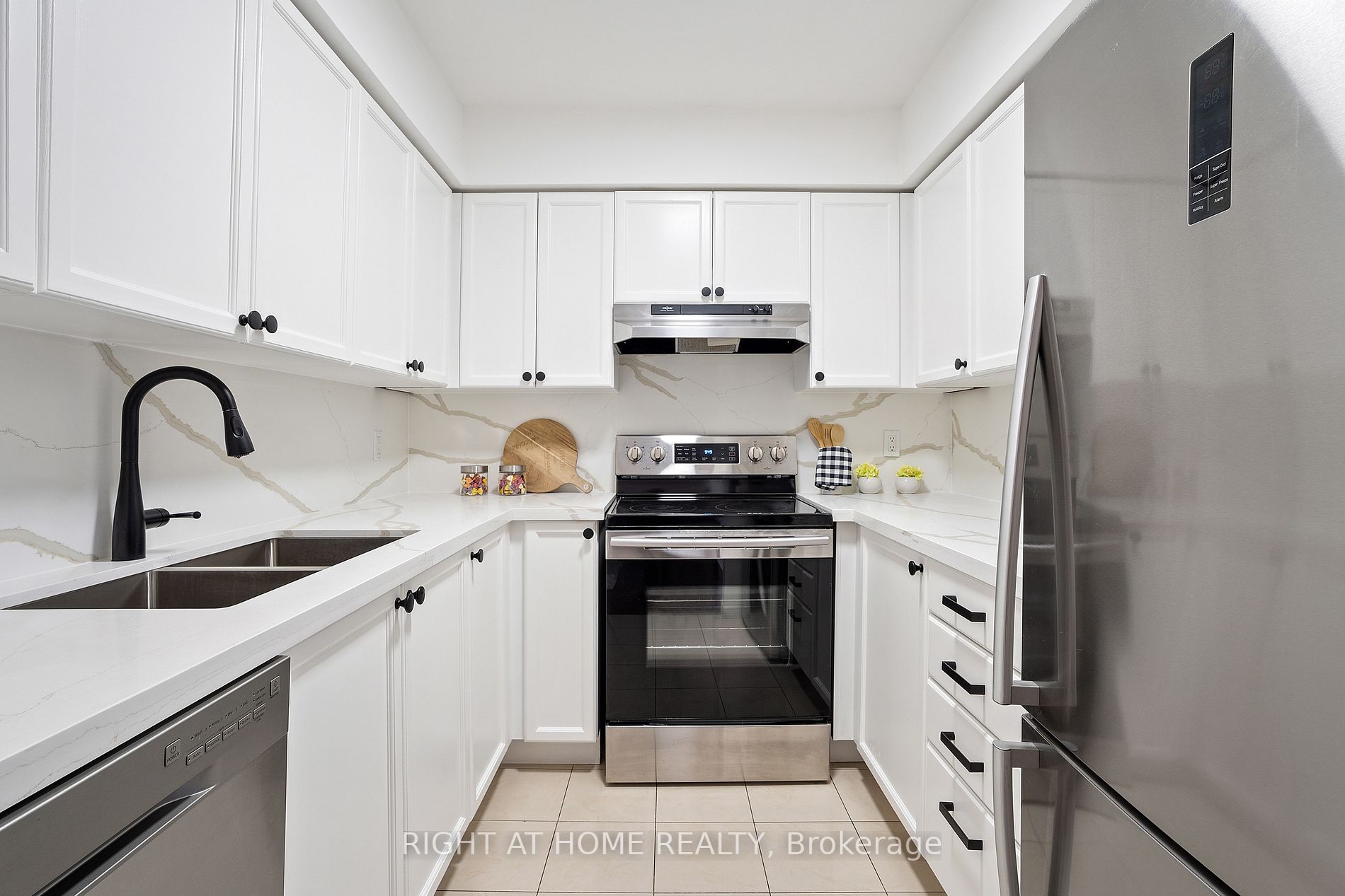35 Finch Ave E, #Ph 207