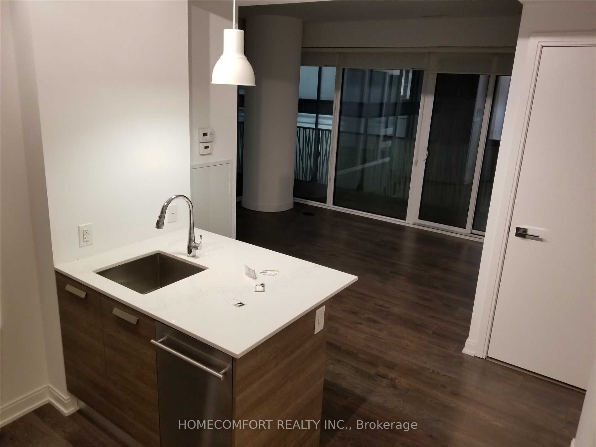42 Charles St E, #809