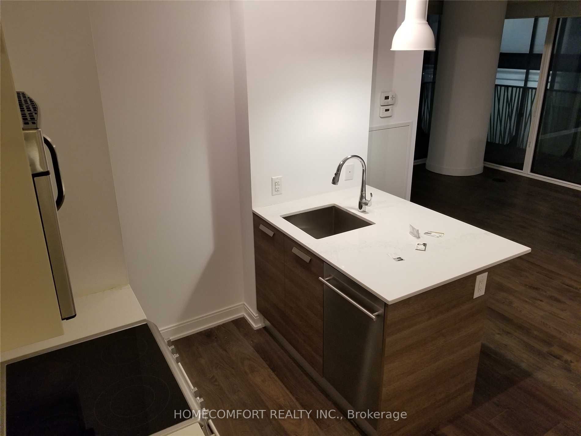 42 Charles St E, #809