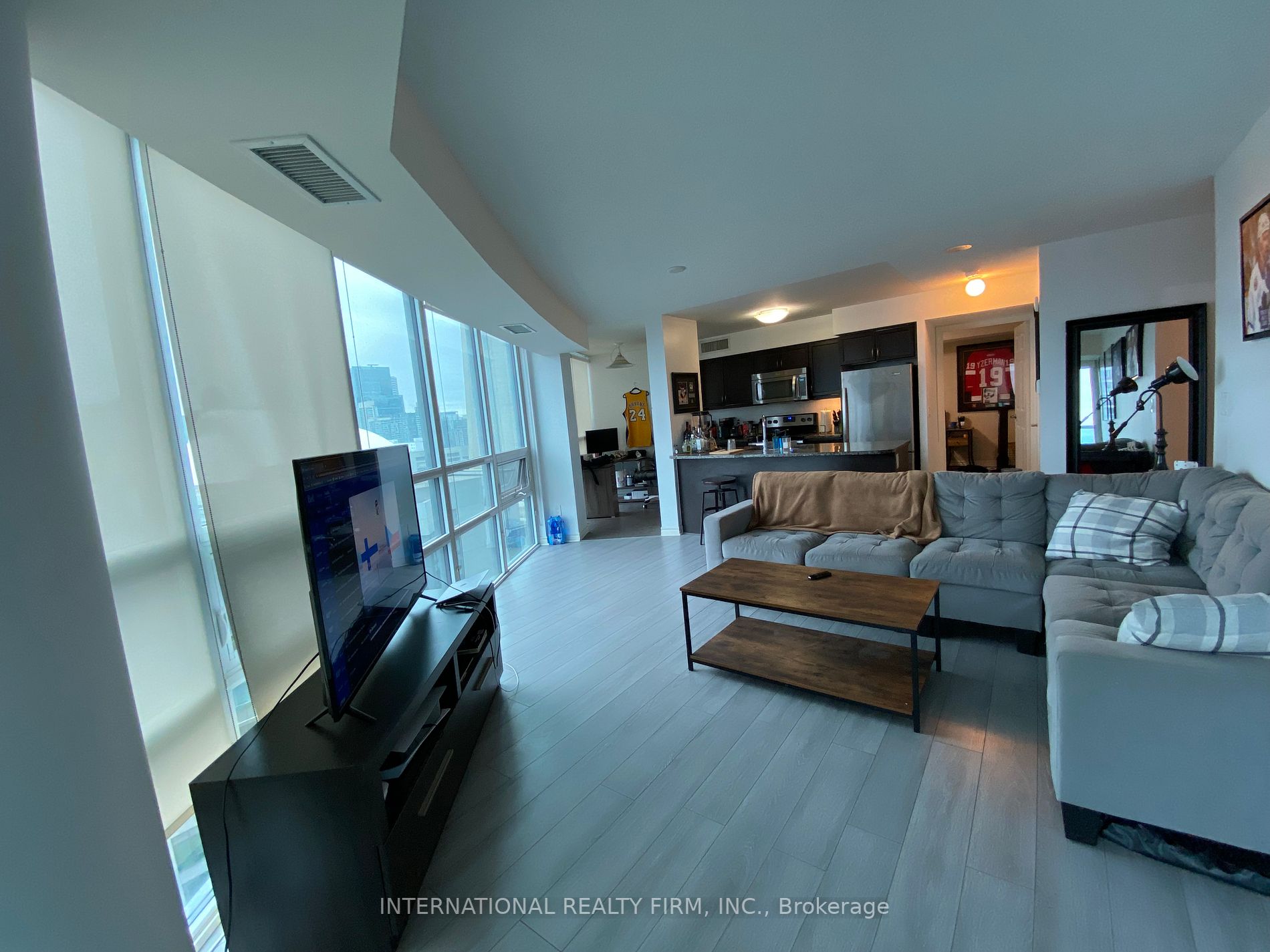 19 Grand Trunk Cres, #2511