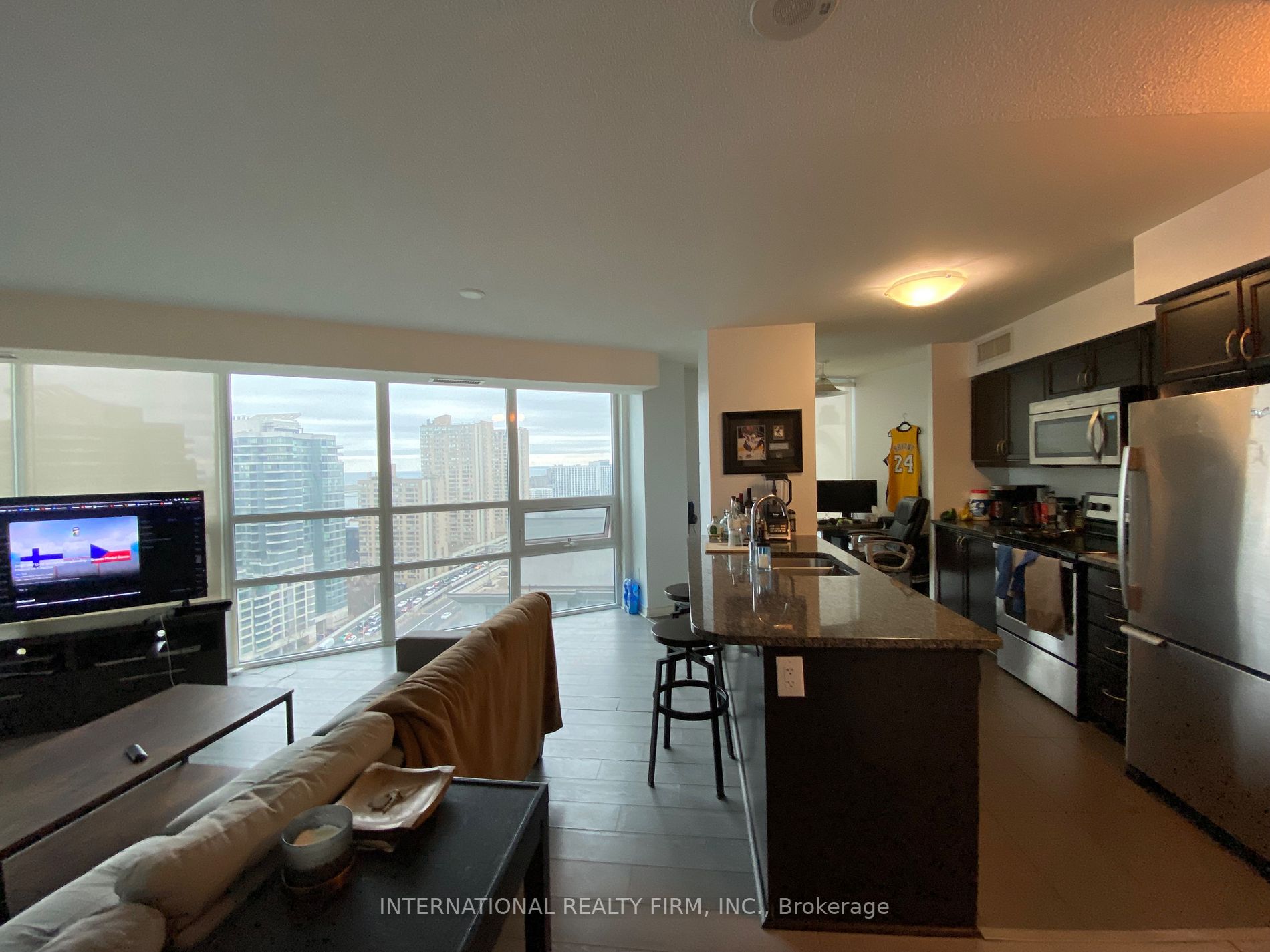 19 Grand Trunk Cres, #2511