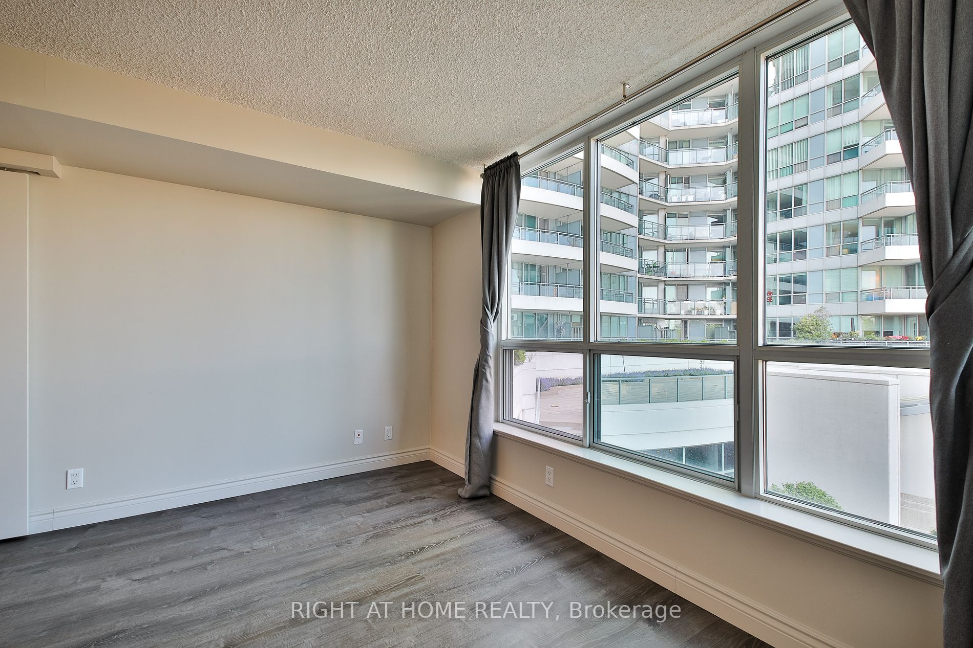230 Queens Quay W #222
