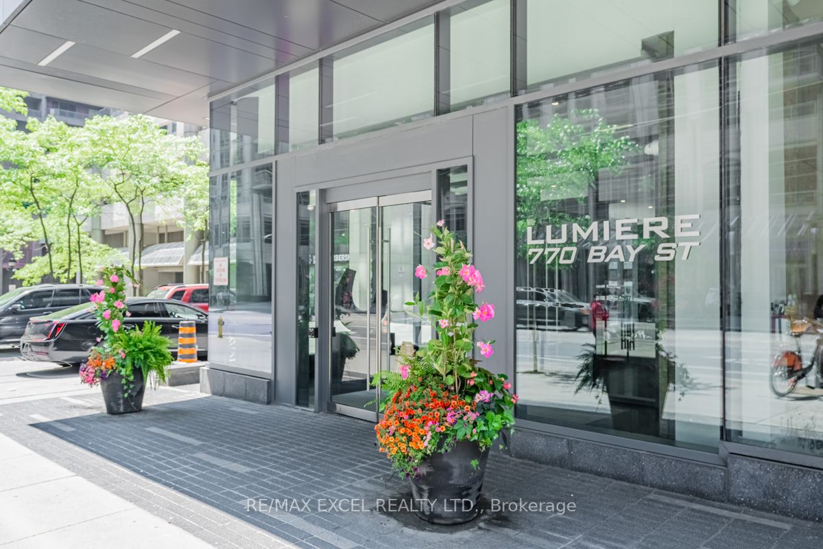 770 Bay St, #Ph302