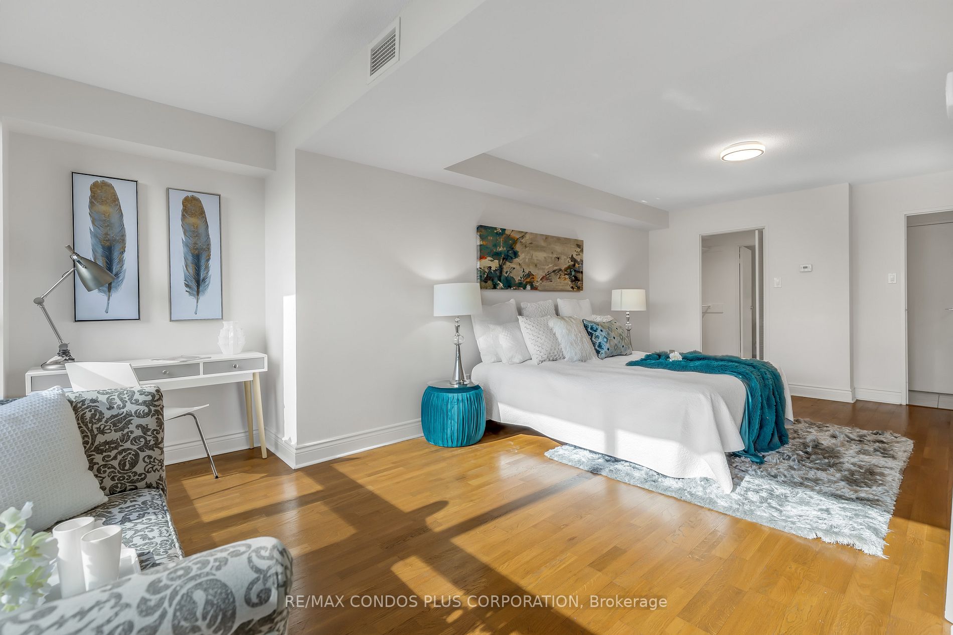 62 Wellesley St W, #502