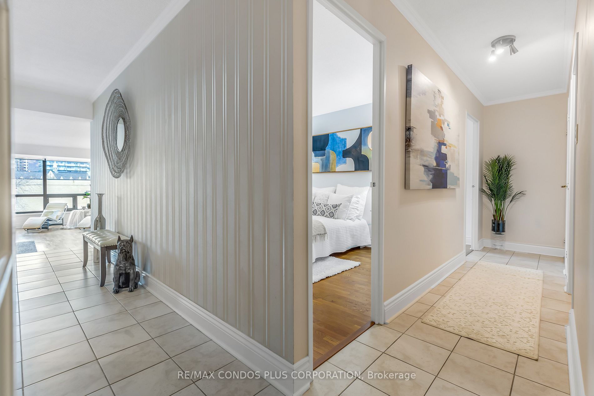 62 Wellesley St W, #502