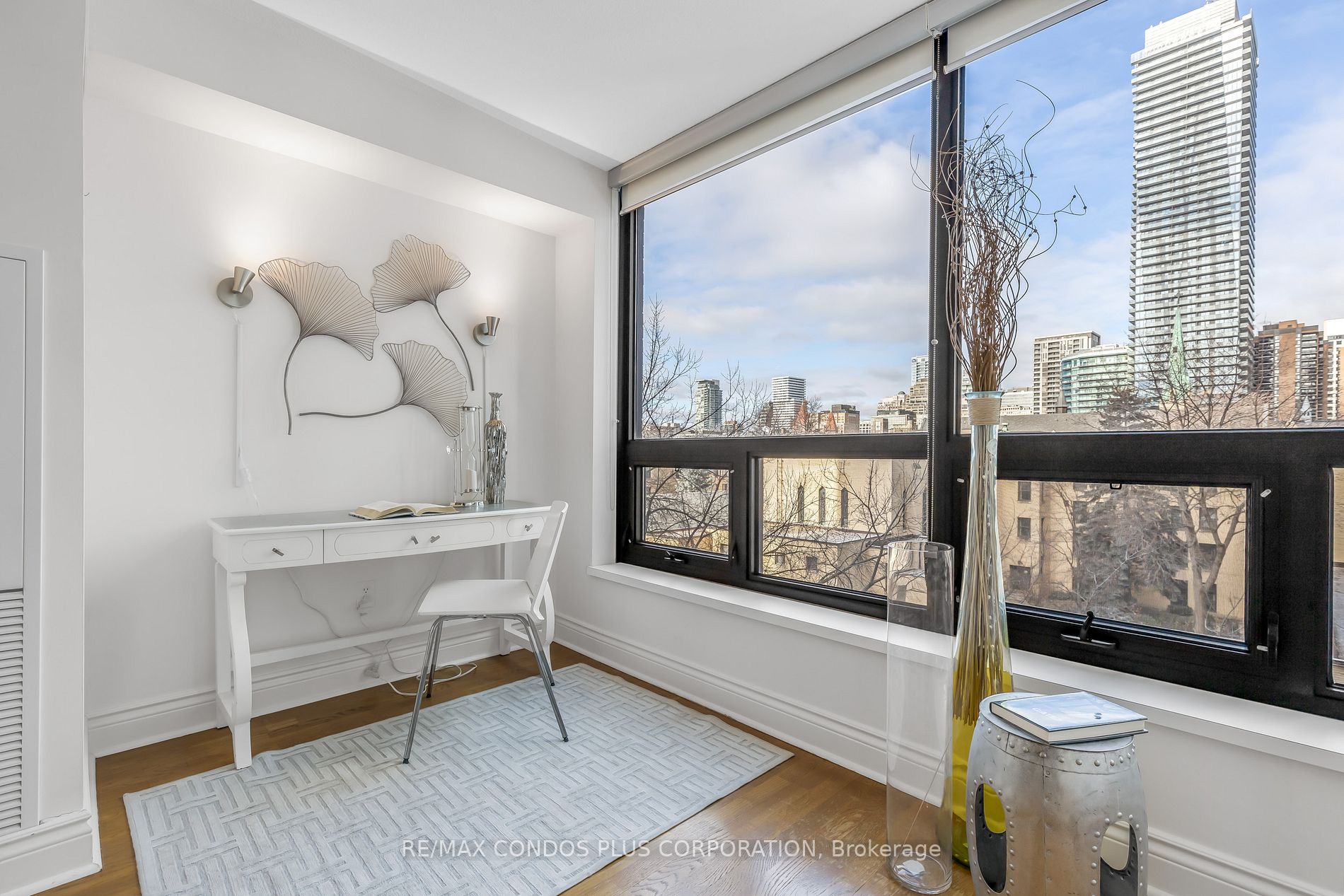 62 Wellesley St W, #502