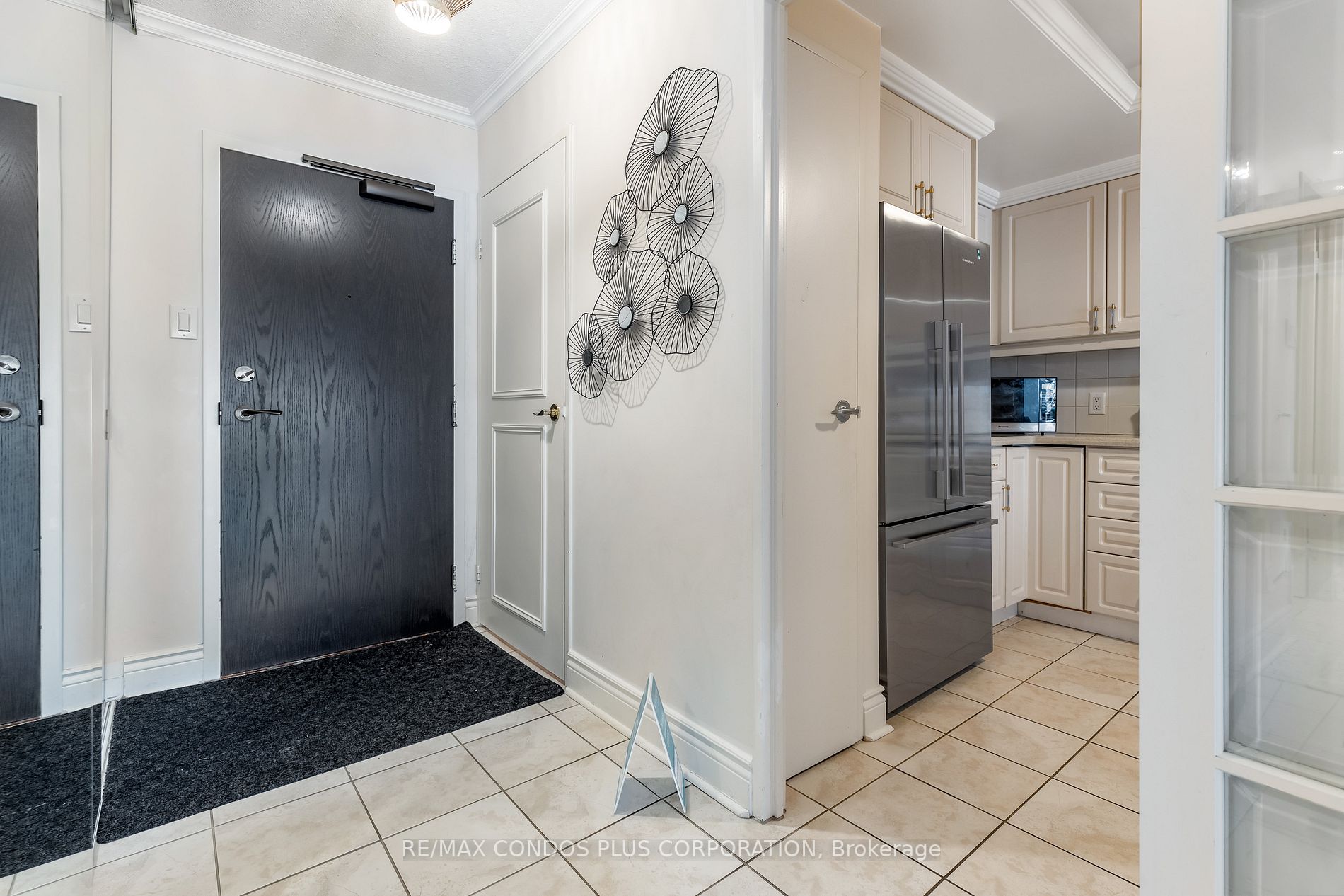 62 Wellesley St W, #502