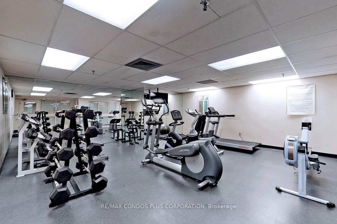 62 Wellesley St W, #502