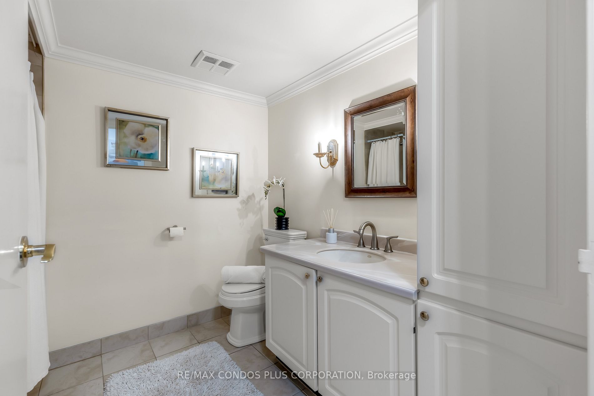 62 Wellesley St W, #502